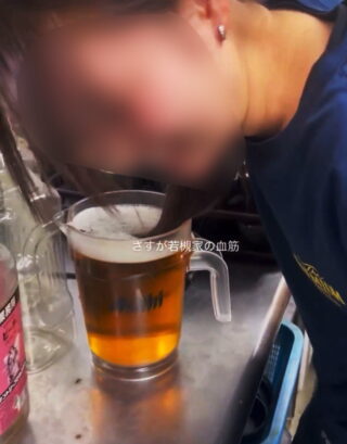 ビールに髪を入れて炎上した女性店員は誰？名前とSNSアカウント、飲食店の店名、店舗はどこか特定